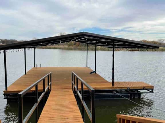 Fantastic Lake House with Huge Deck and Boat Dock - Image 3