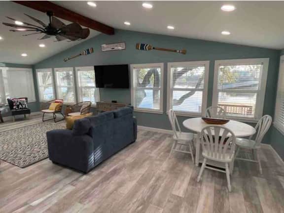 Fantastic Lake House with Huge Deck and Boat Dock - Image 4